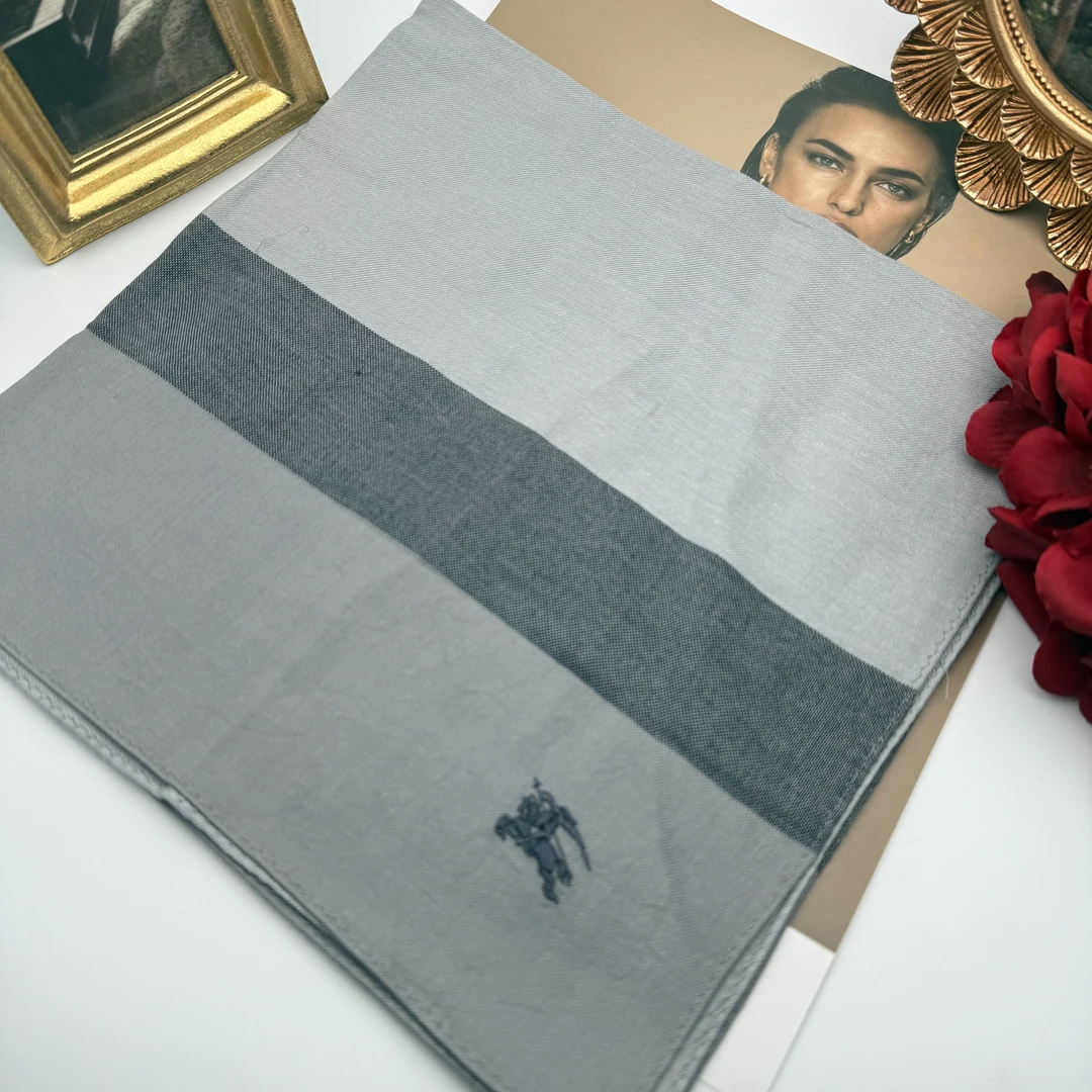 95新 BURBERRY/博柏利 海囤 巴宝莉 丝巾/yy04882