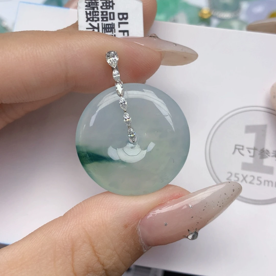 颈饰18K金镶嵌翡翠