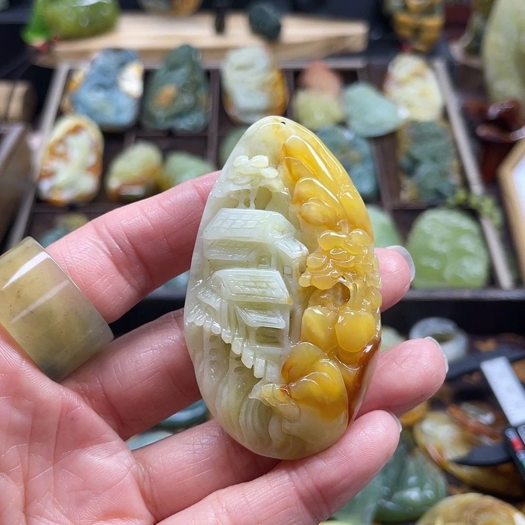 蛇纹石玉颈饰未镶嵌孙*宝花玉山水