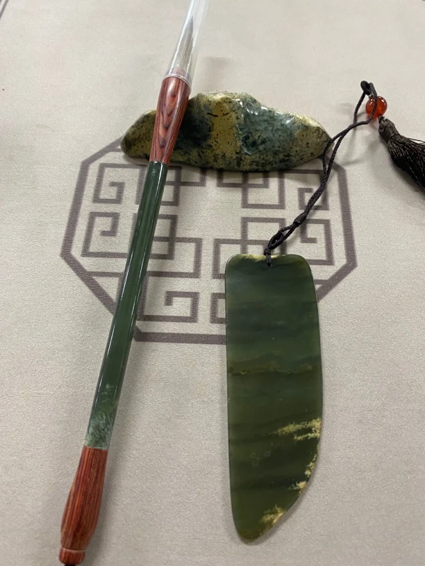天然岫玉河磨玉毛笔 笔架山 书签 老玉毛笔