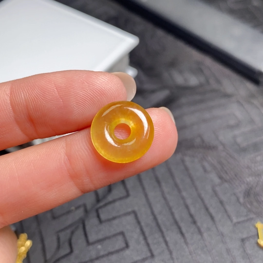 翡翠未镶嵌颈饰黄翡甜甜圈