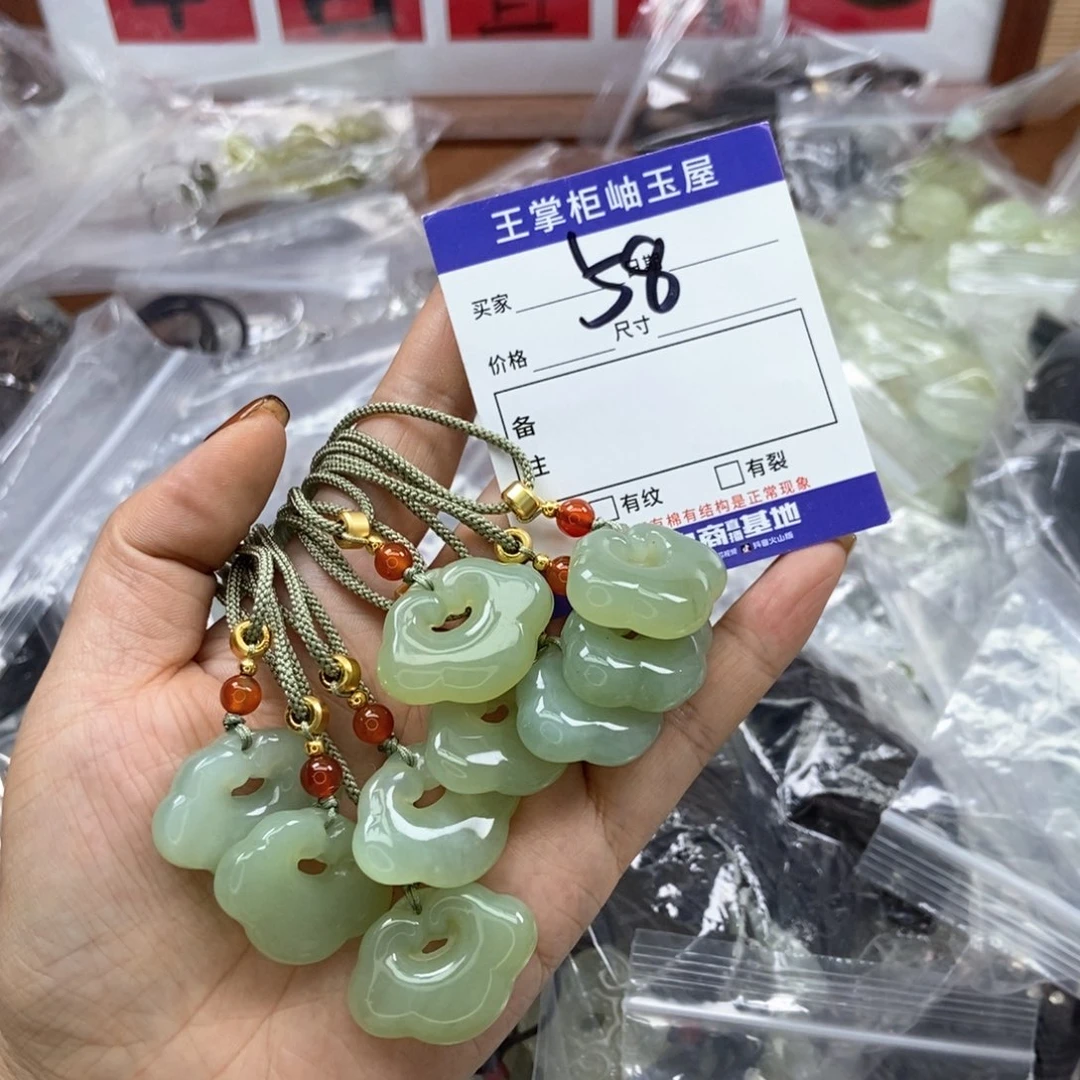 岫玉吊坠吊坠未镶嵌多样性，发一个