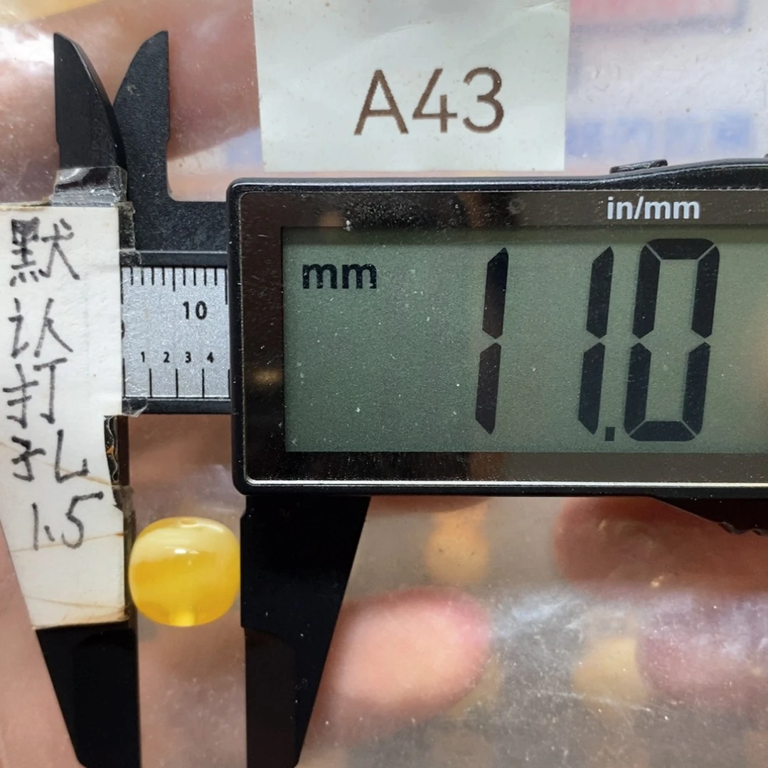 蜜蜡未镶嵌裸石搭配8加9加老型手串