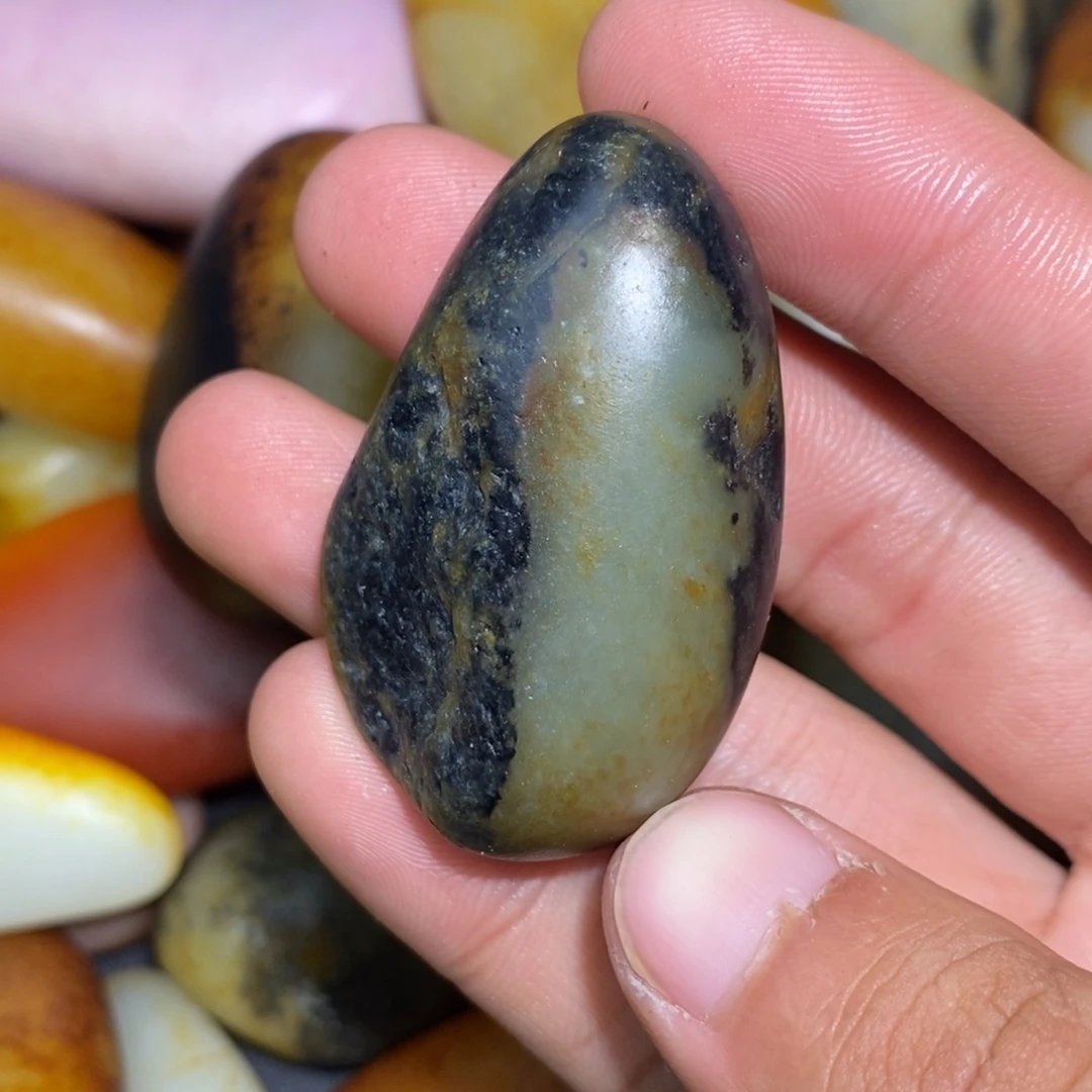 和田玉未镶嵌珠宝奇石