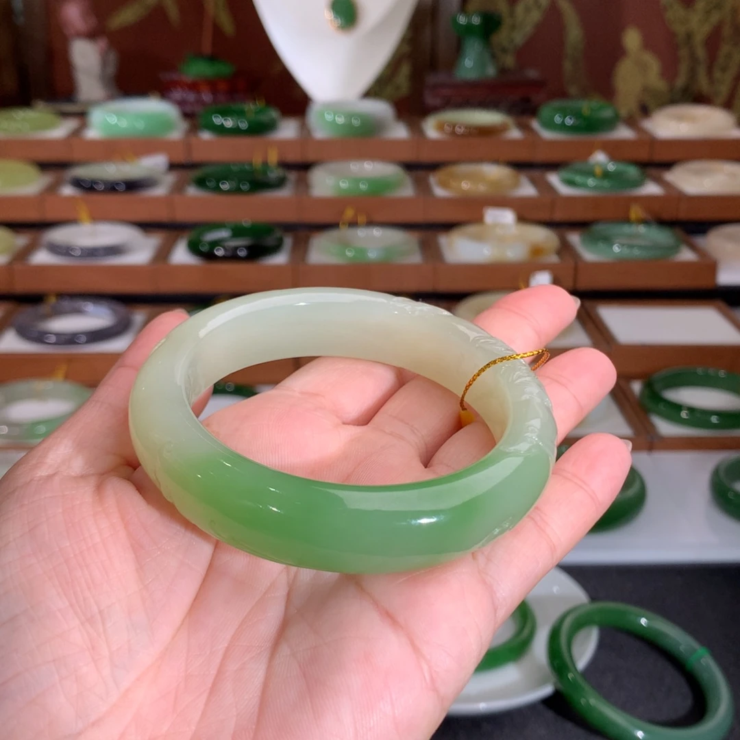 和田玉未镶嵌手镯