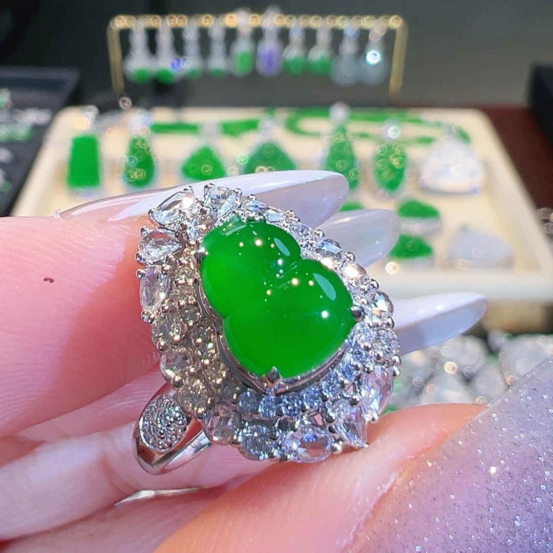 翡翠戒指18K金镶嵌翡翠