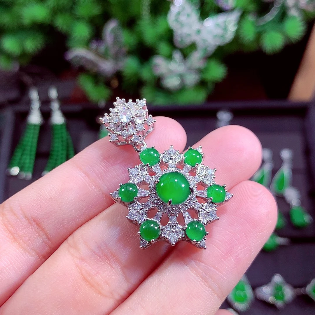 颈饰未镶嵌翡翠天然