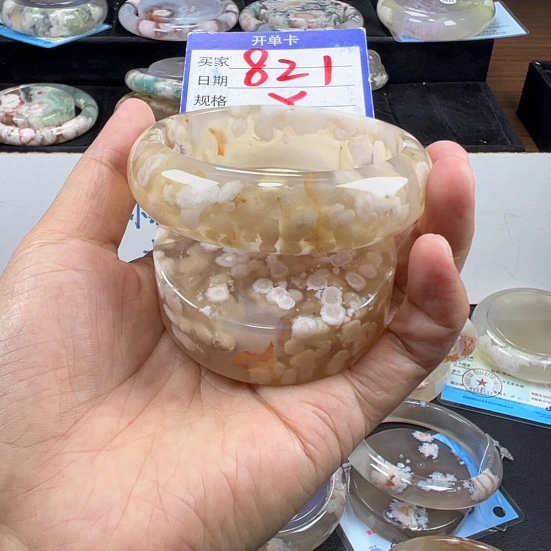 开***8石英质玉未镶嵌手镯