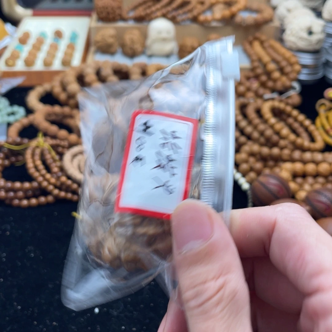 宇***爷吊坠猴头核桃手串