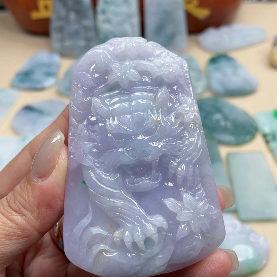 翡翠未镶嵌颈饰虎牌