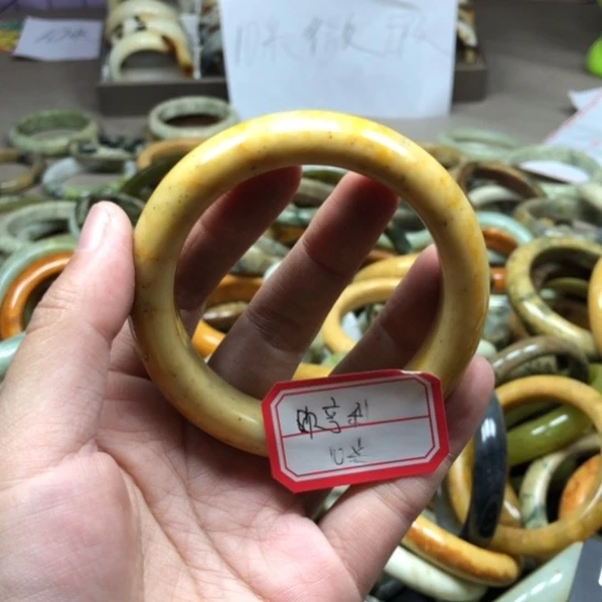 未镶嵌蛇纹石玉手镯欧*利