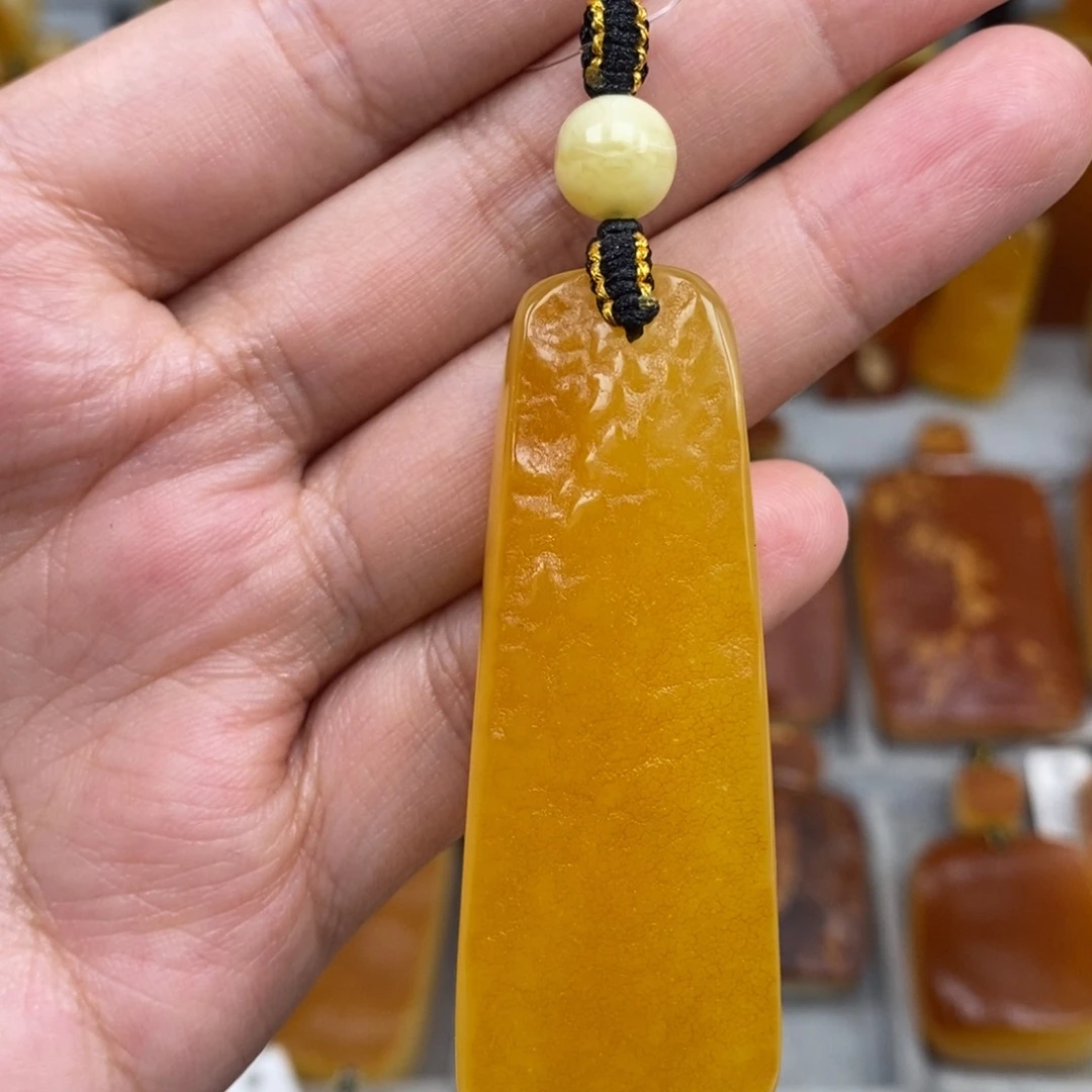 未镶嵌琥珀珠宝奇石