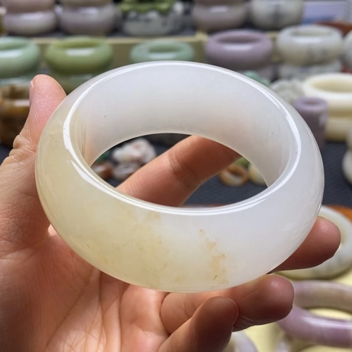 石英质玉未镶嵌手镯