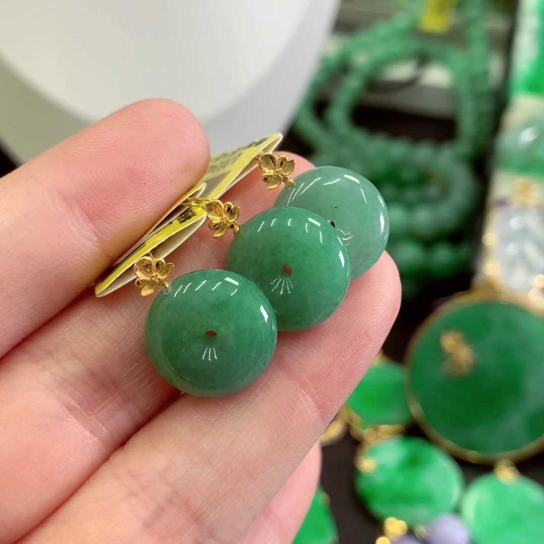 翡翠18K金镶嵌吊坠(赠链)多样性发货选其一