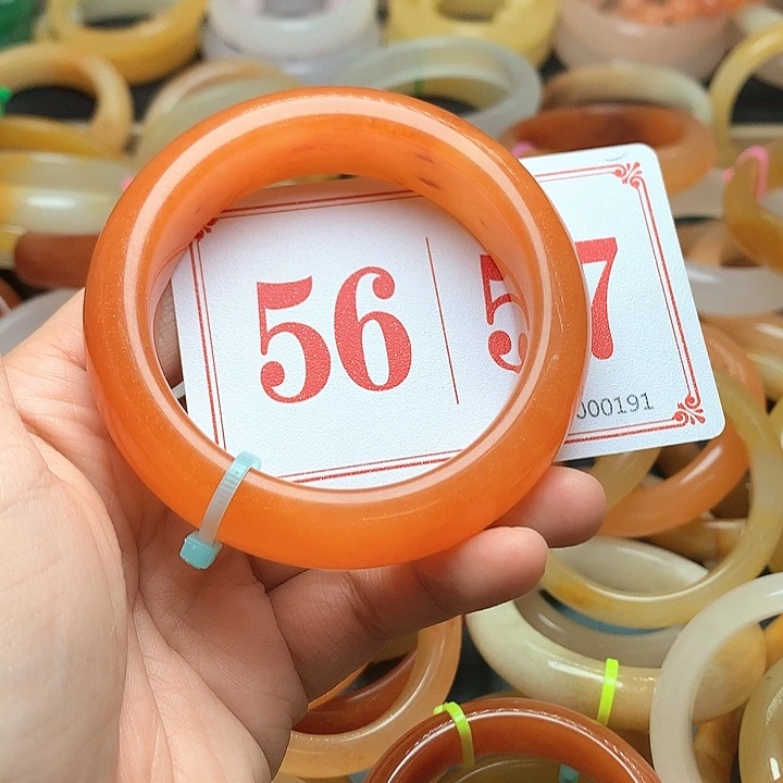 未镶嵌石英质玉（黄龙玉）手镯