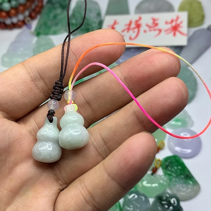 翡翠未镶嵌吊坠(赠链)多样性发货