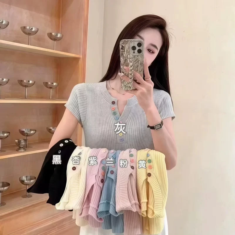 韩版彩色纽扣V领小香风减龄时尚别致显瘦上衣淑女针织衫