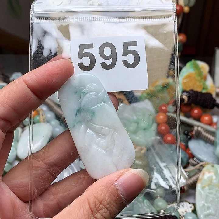 翡翠颈饰未镶嵌用****0翡翠