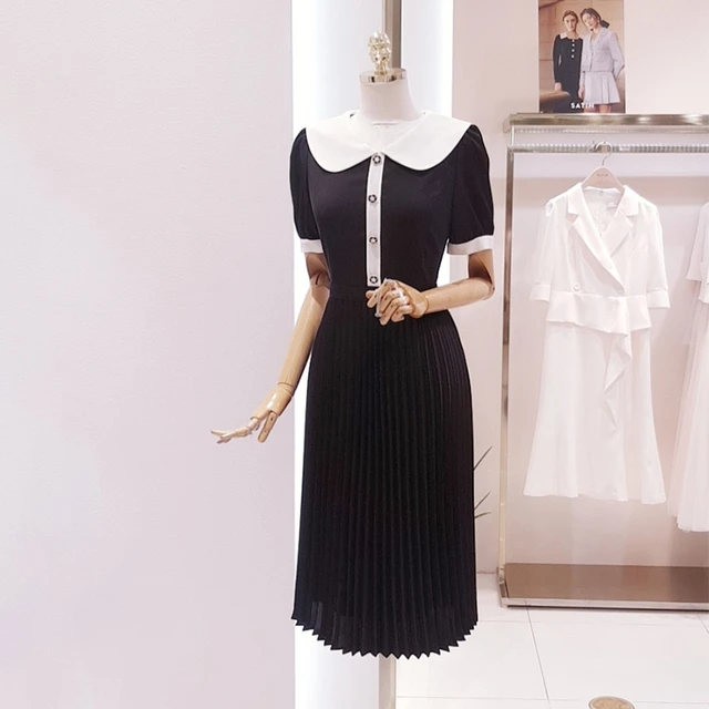 2025夏季泡泡袖新款黑白撞色百褶裙拼接娃娃领短袖显瘦收腰连衣裙