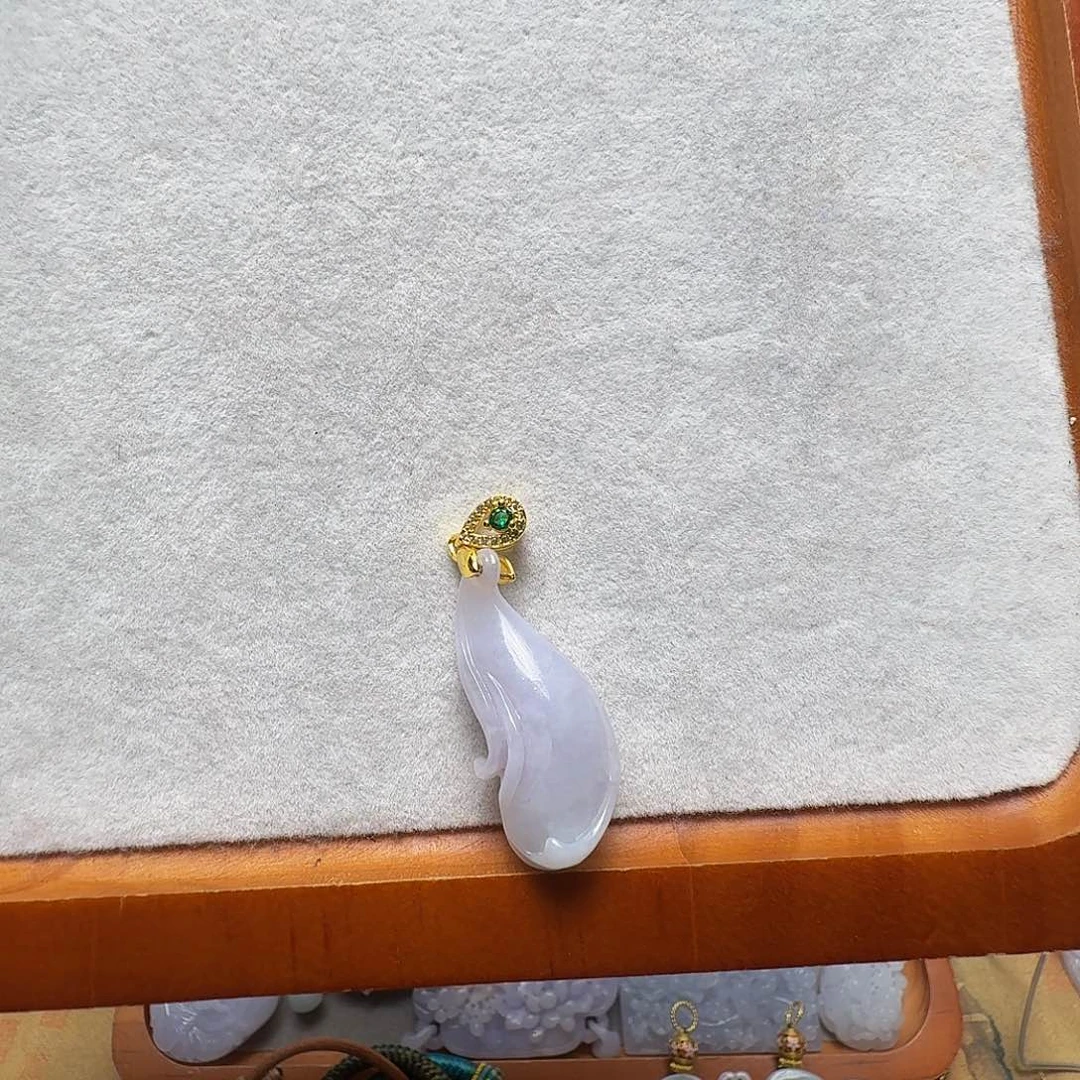 翡翠未镶嵌吊坠(赠链)