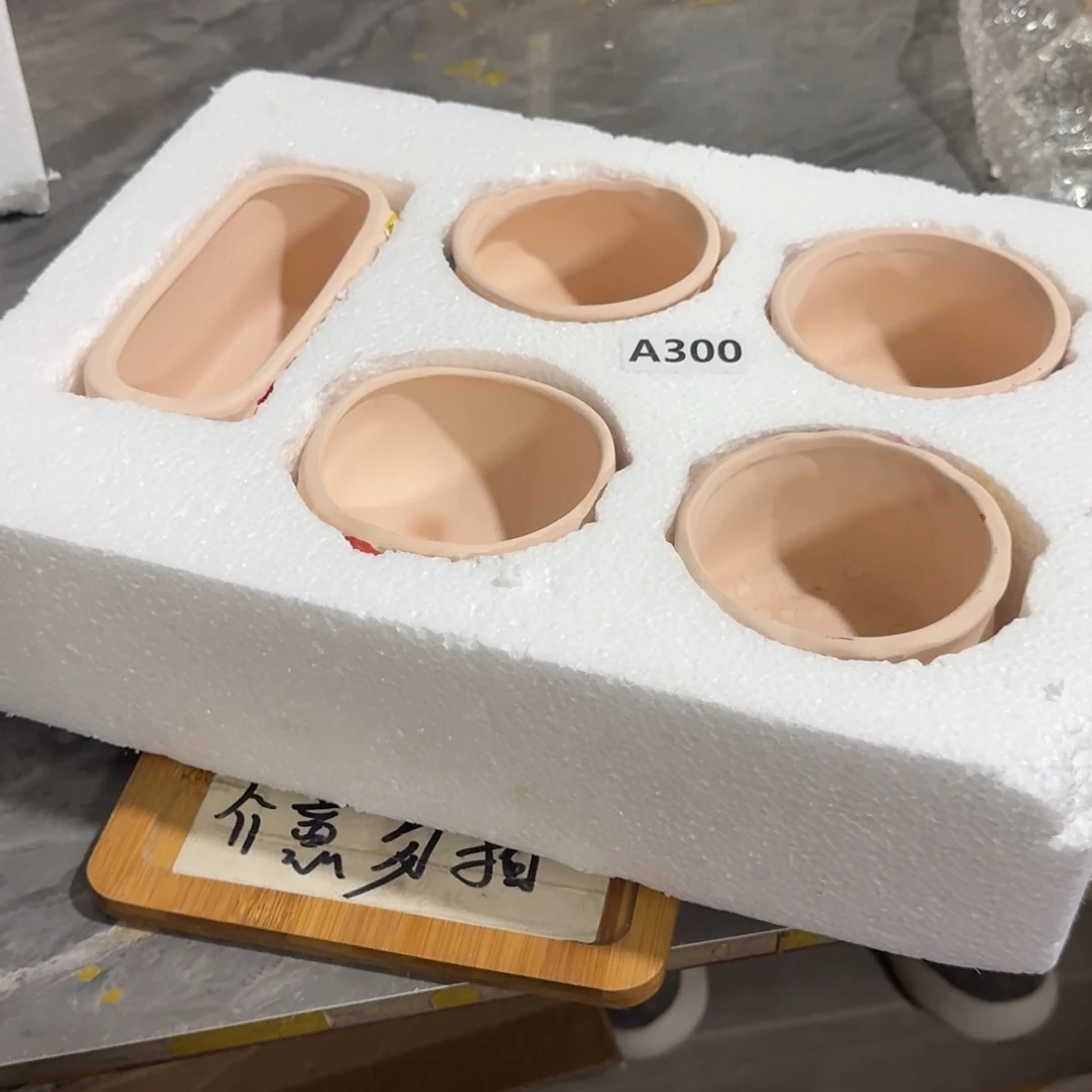 微瑕疵介意勿拍陶瓷器皿