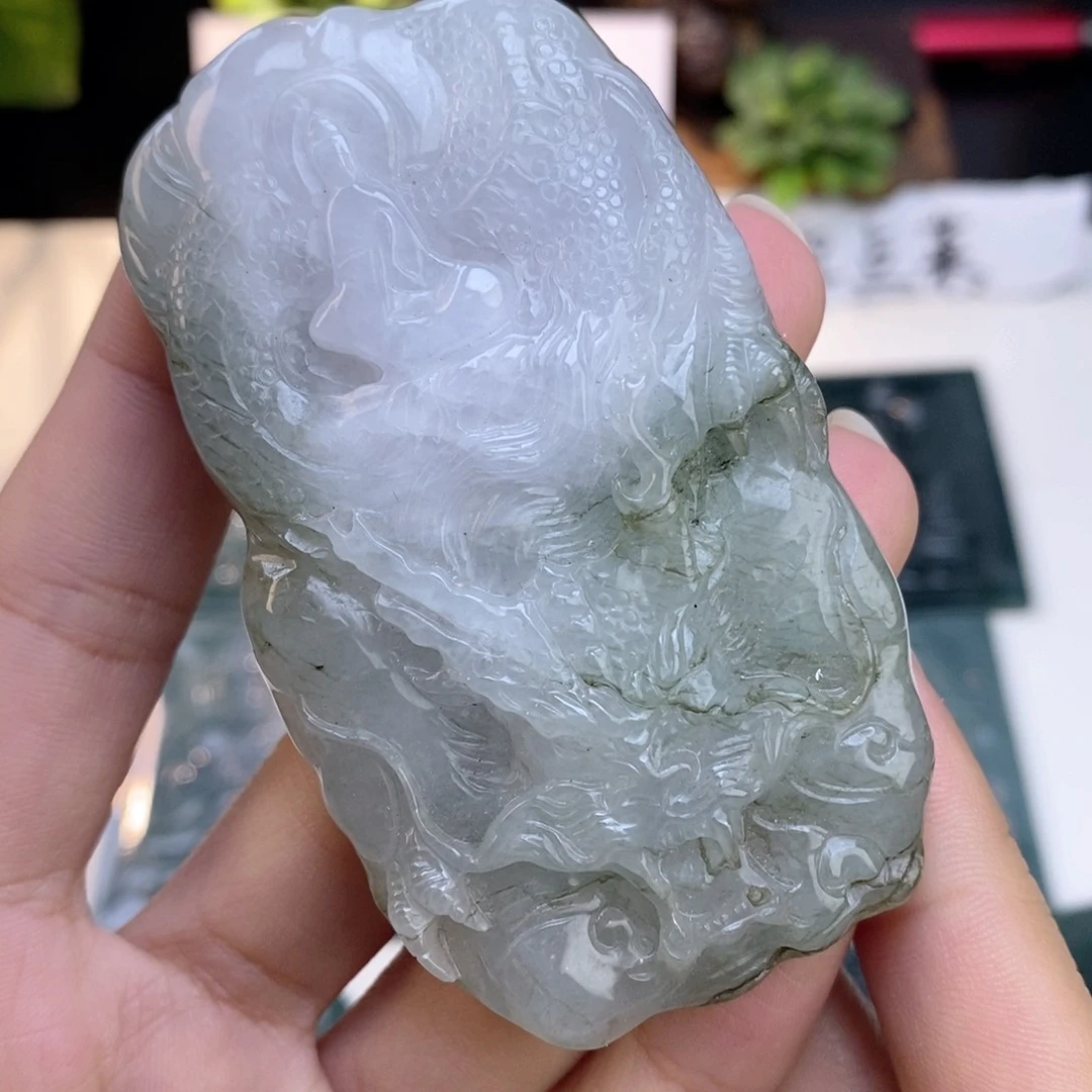 翡翠未镶嵌颈饰……