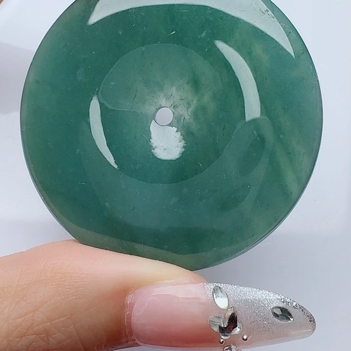 翡翠未镶嵌颈饰多样性发其一