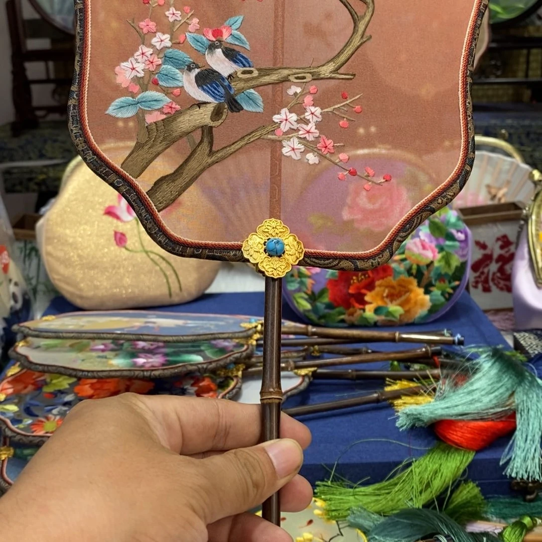 刺绣闻**及手工刺绣扇子