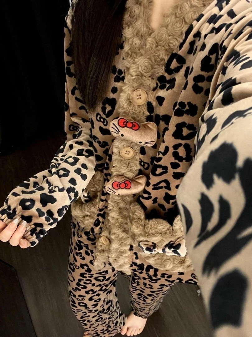 秋冬季新品爆款豹纹KT保暖绒宽松舒适亲肤睡衣女可外穿家居服套装