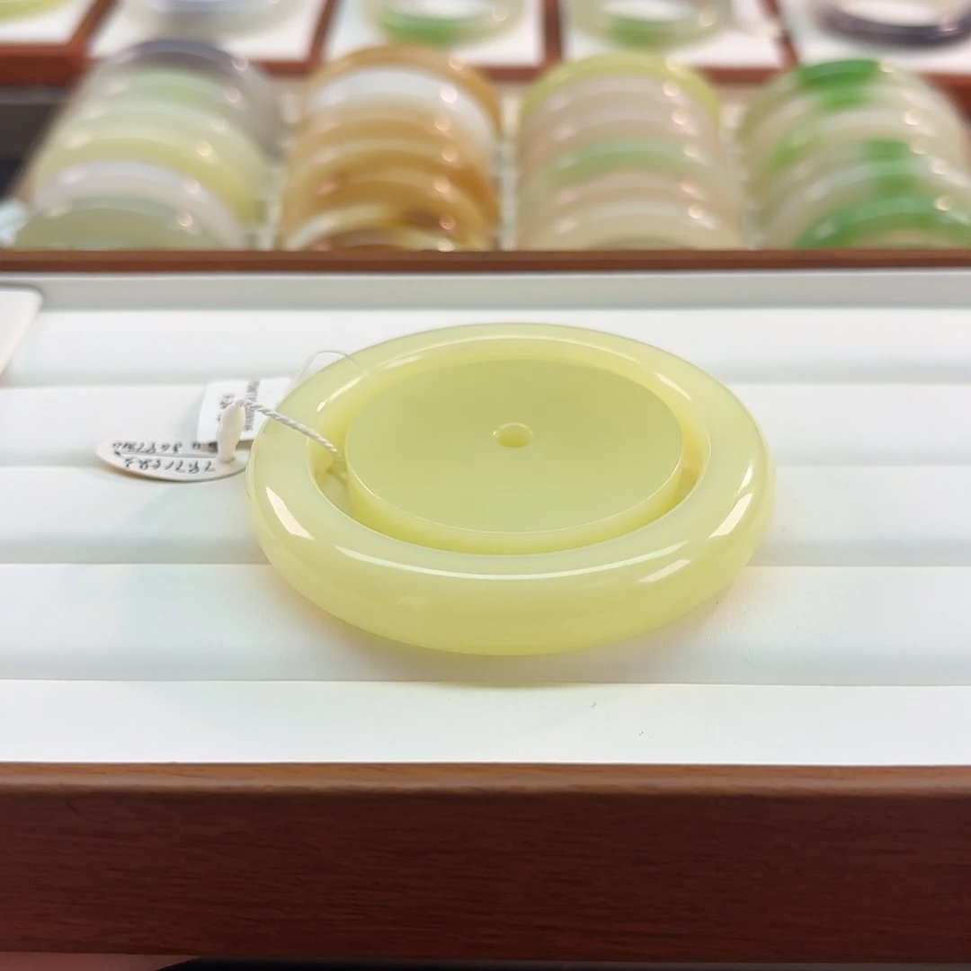 和田玉未镶嵌手镯【奶黄包 色标级】