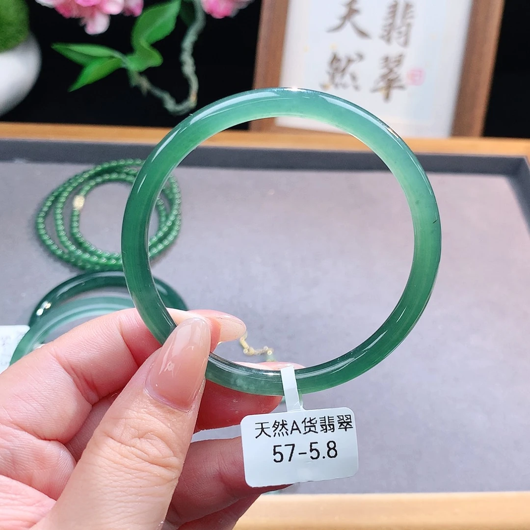 未镶嵌手镯（圆镯）翡翠