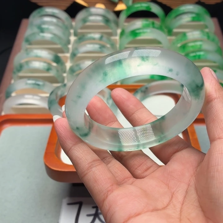 修****石英质玉未镶嵌手镯