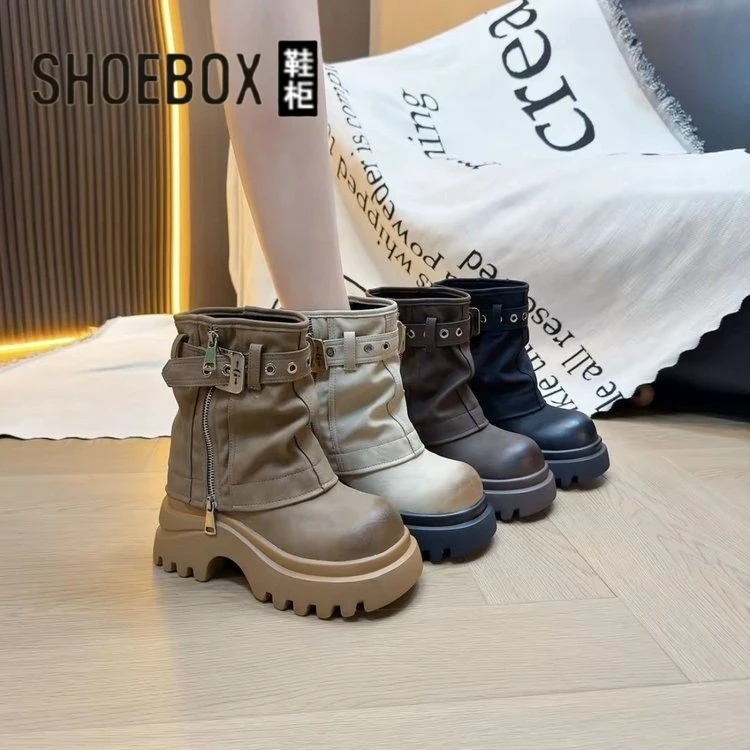 达芙妮集团鞋柜短筒靴法式2025秋冬季新款时尚百搭厚底时装靴圆头