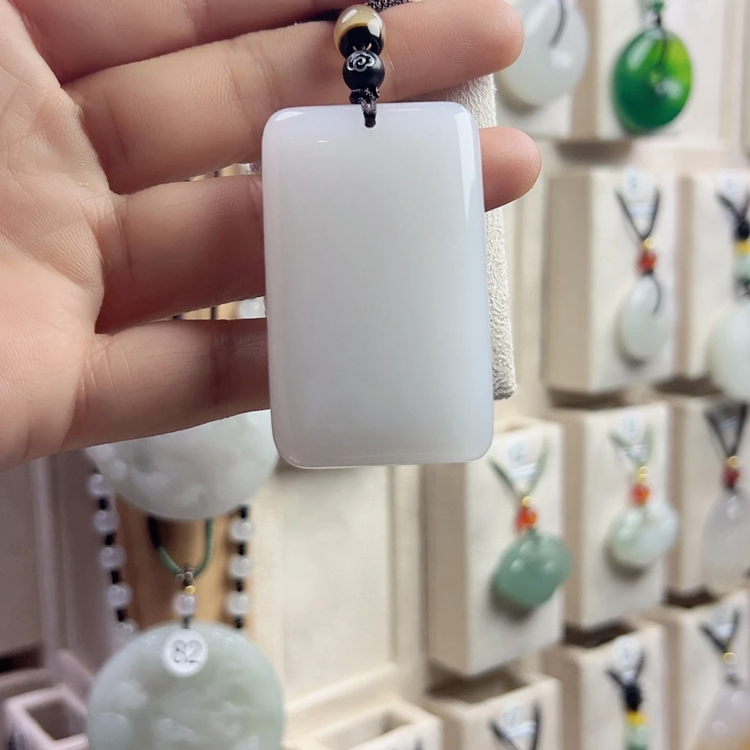 石英质玉未镶嵌颈饰