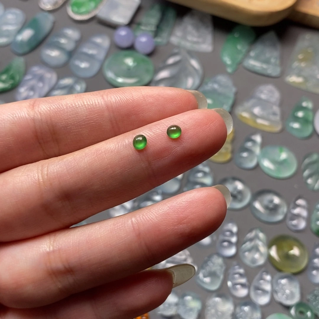 哈***！翡翠未镶嵌颈饰翡翠