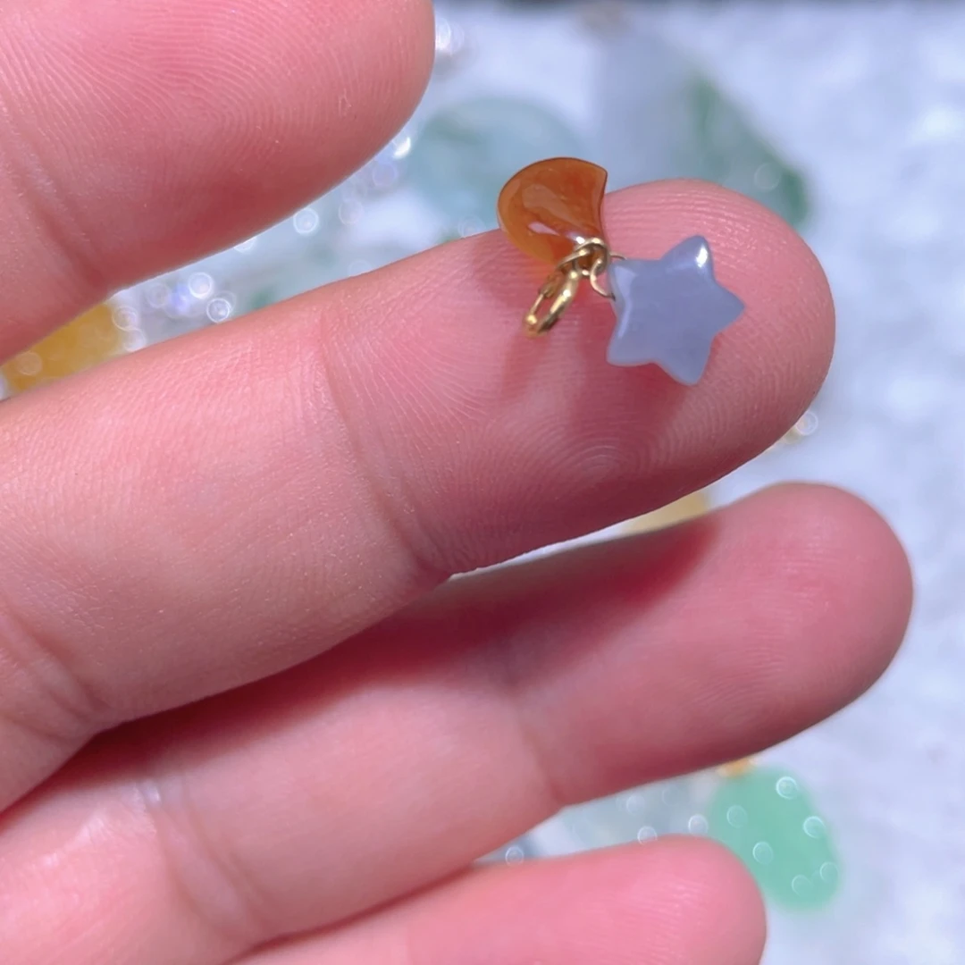 颈饰18K金镶嵌翡翠
