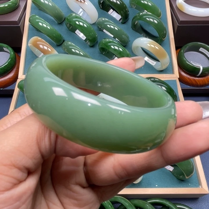 和田玉（碧玉）未镶嵌手镯