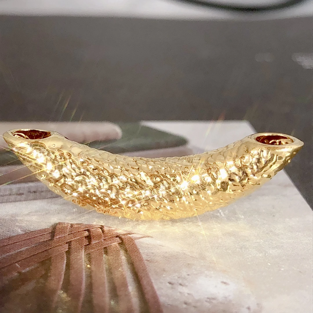 【皇冠轻奢】18k金 | 锤纹弯月弯管欧美风  搭配皮绳 卡36.5×7.5mm