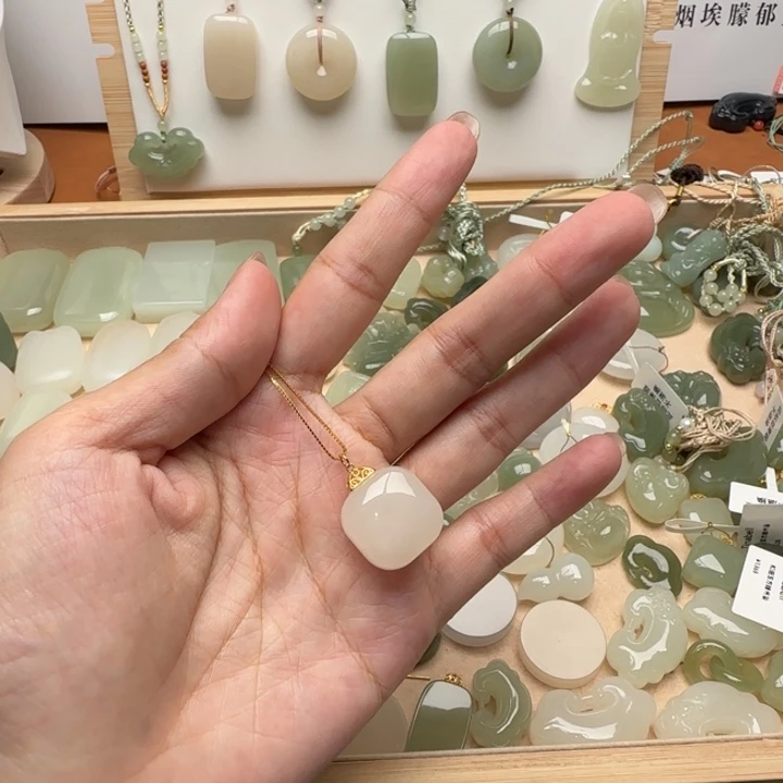 颈饰未镶嵌和田玉