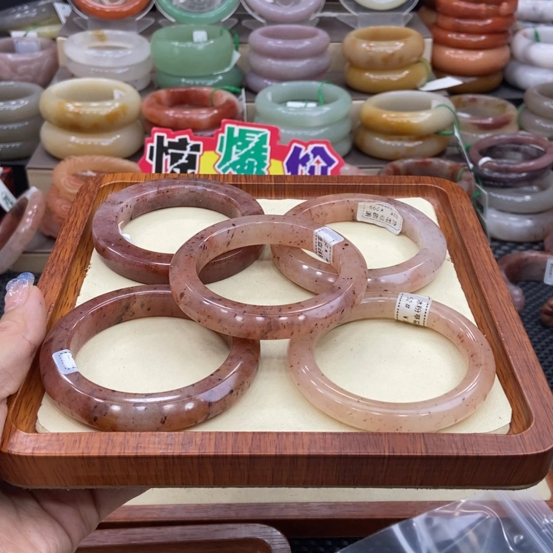 赊***酒石英质玉手镯未镶嵌