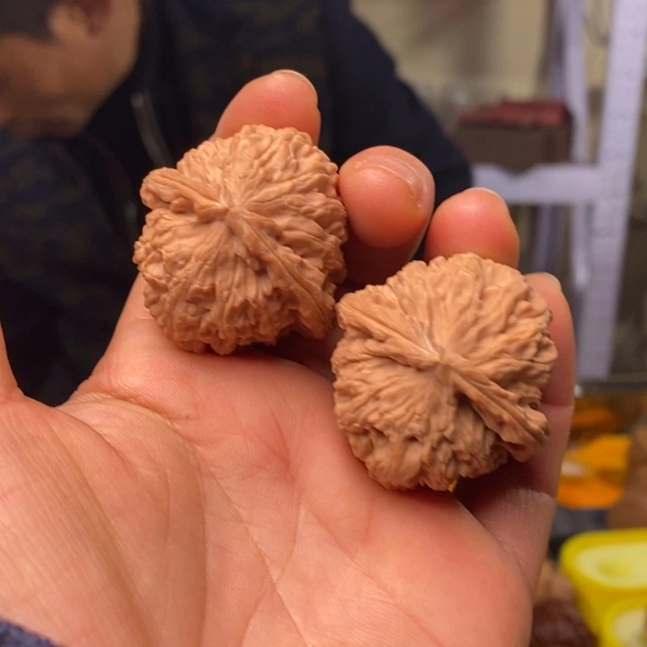 文玩核桃吊坠文玩核桃三角白37～ 110