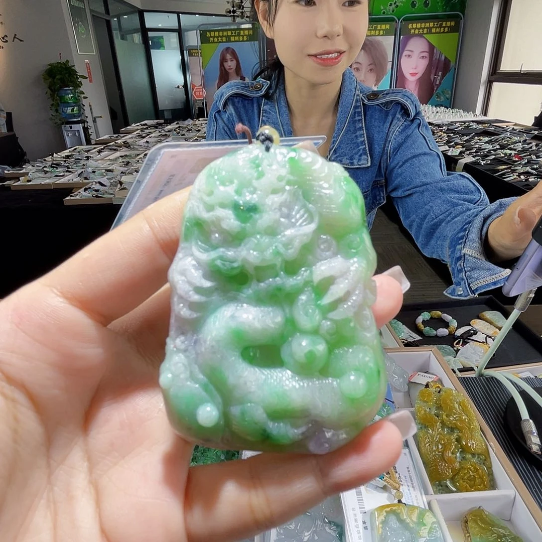 颈饰未镶嵌翡翠一个