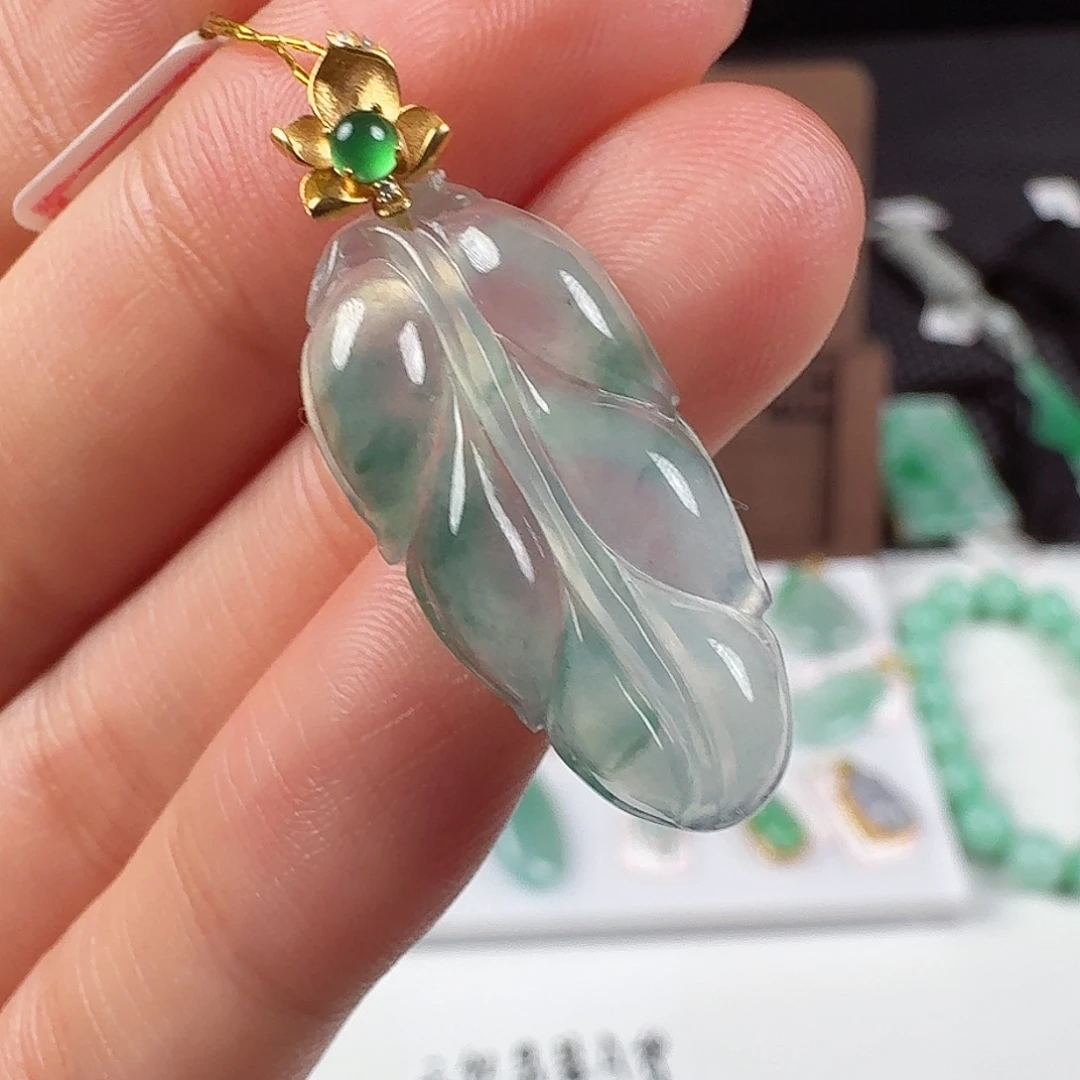 翡翠18K金镶嵌颈饰