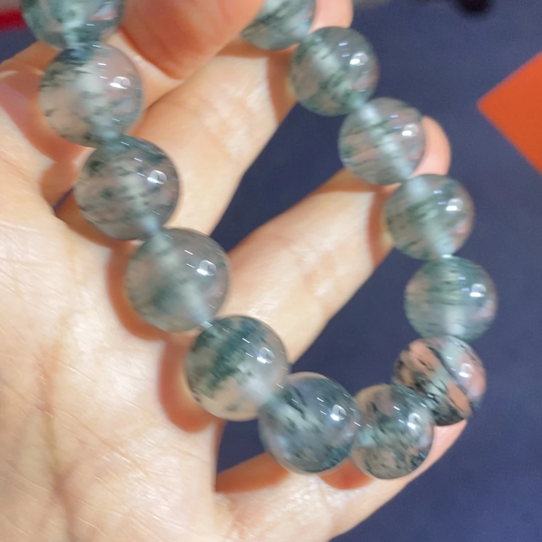 金***地石英质玉未镶嵌颈饰