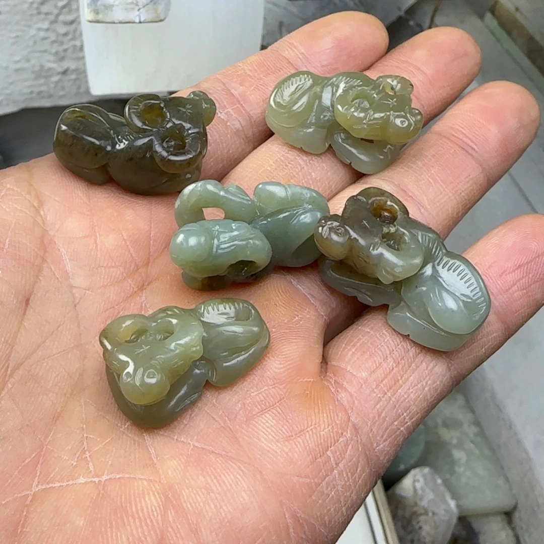 和田玉未镶嵌颈饰拍一发一，