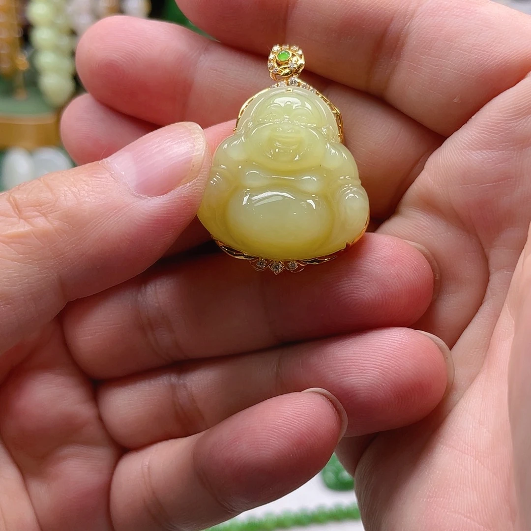 颈饰18K金镶嵌和田玉（碧玉）
