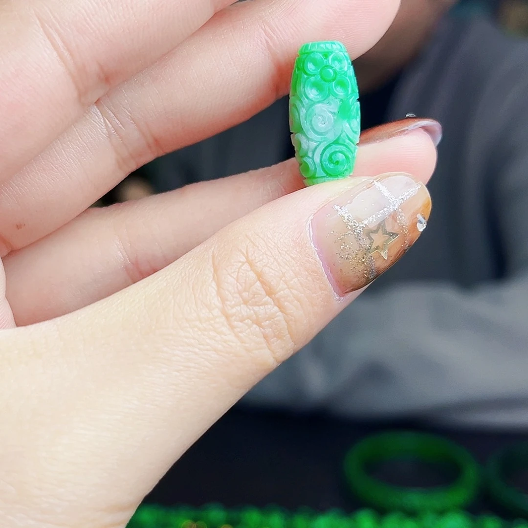 颈饰未镶嵌翡翠多样性