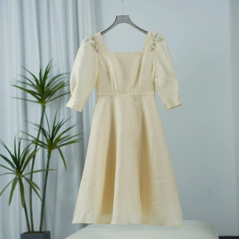 LI丽系列  Y628  女装蓬蓬气质轻奢方领春夏连衣裙米色C7E117031