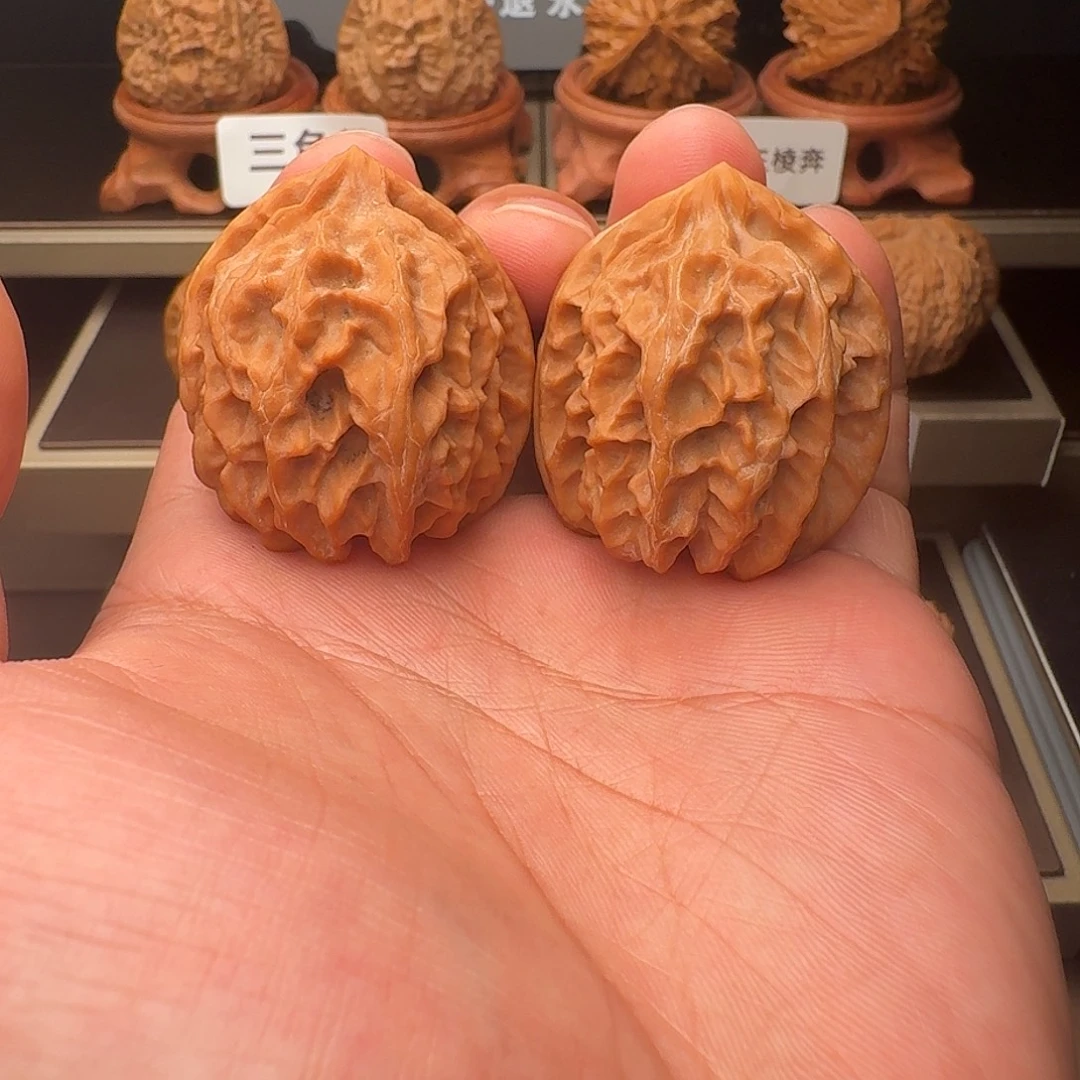 文玩核桃吊坠曹大龙36.5/37尺寸（尖微修介意勿拍）