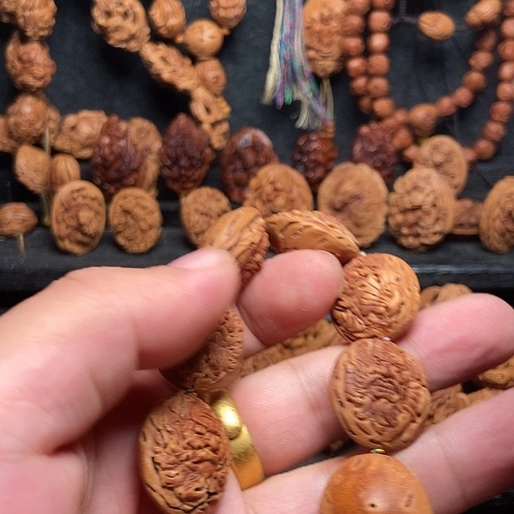 哈***意桃核浮雕一个手串